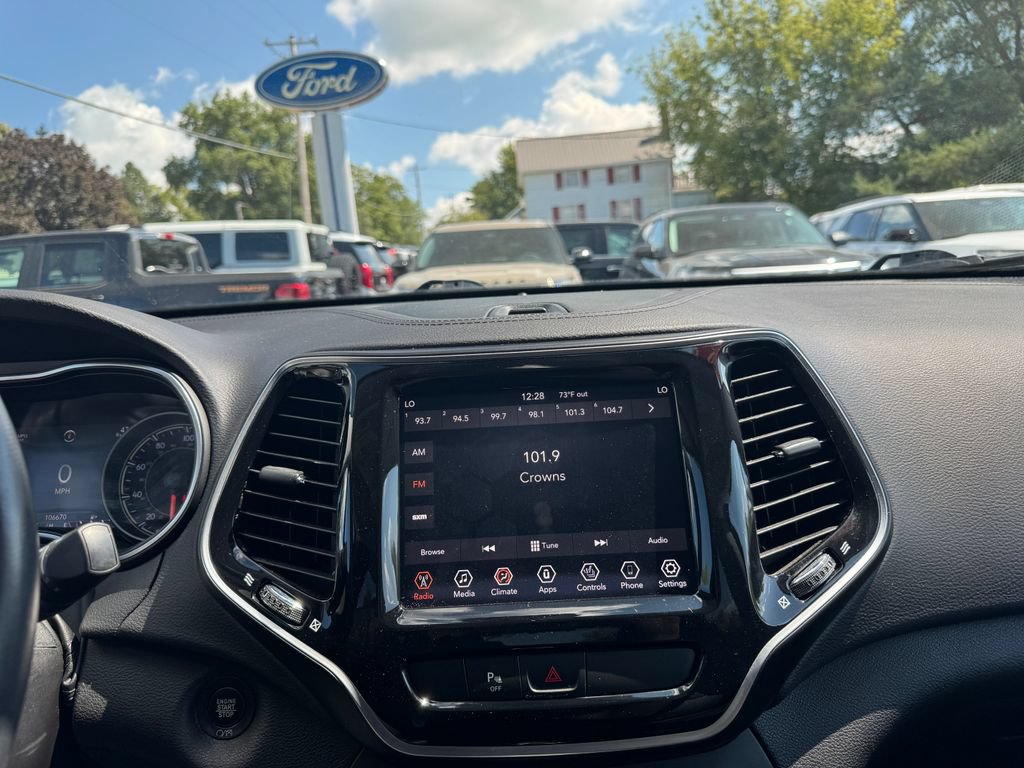 Used 2019 Jeep Cherokee Limited w/ Trailer Tow Group AWD/4WD image 28