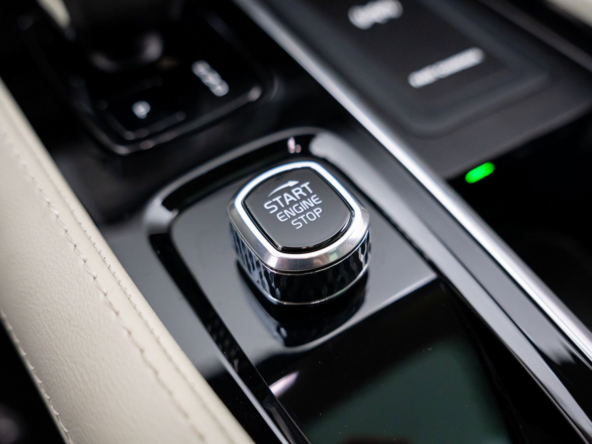 Used 2023 Volvo XC90 T8 Plus w/ Protection Package Premier image 23