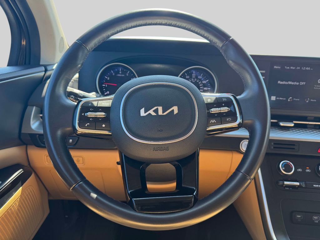 Used 2024 Kia Carnival LX image 13