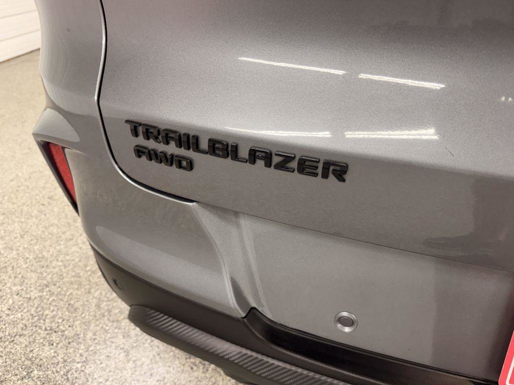 Used 2021 Chevrolet TrailBlazer RS w/ Sun and Liftgate Package AWD/4WD image 8