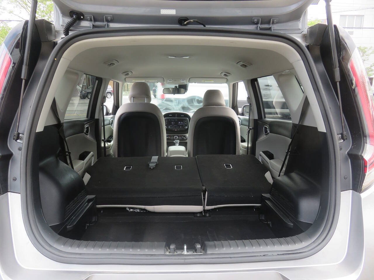 Used 2023 Kia Soul LX w/ LX Technology Package FWD image 23