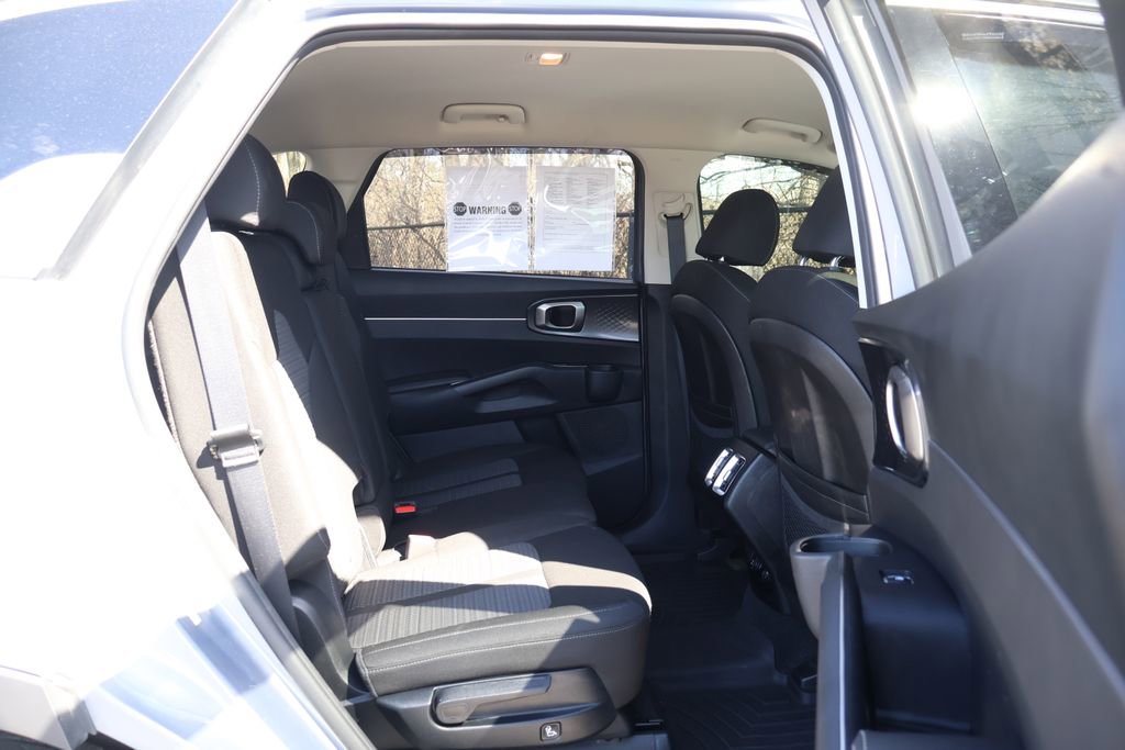 Used 2022 Kia Sorento LX image 43