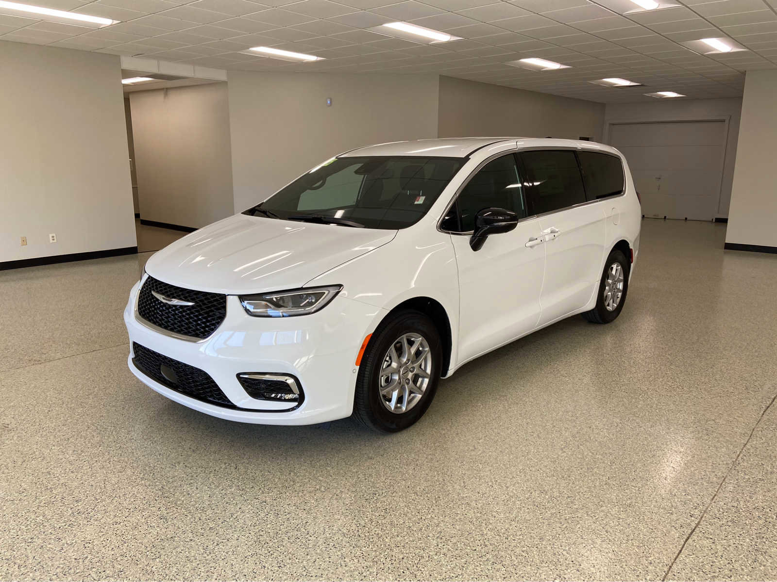 New 2025 Chrysler Pacifica Select