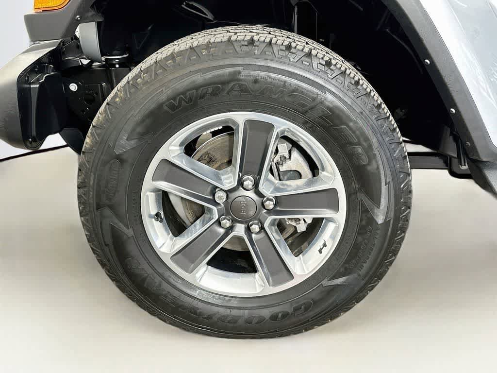 Used 2023 Jeep Wrangler Unlimited Sahara w/ Cold Weather Group AWD/4WD image 8