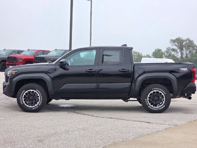Used 2024 Toyota Tacoma TRD Off-Road AWD/4WD image 5