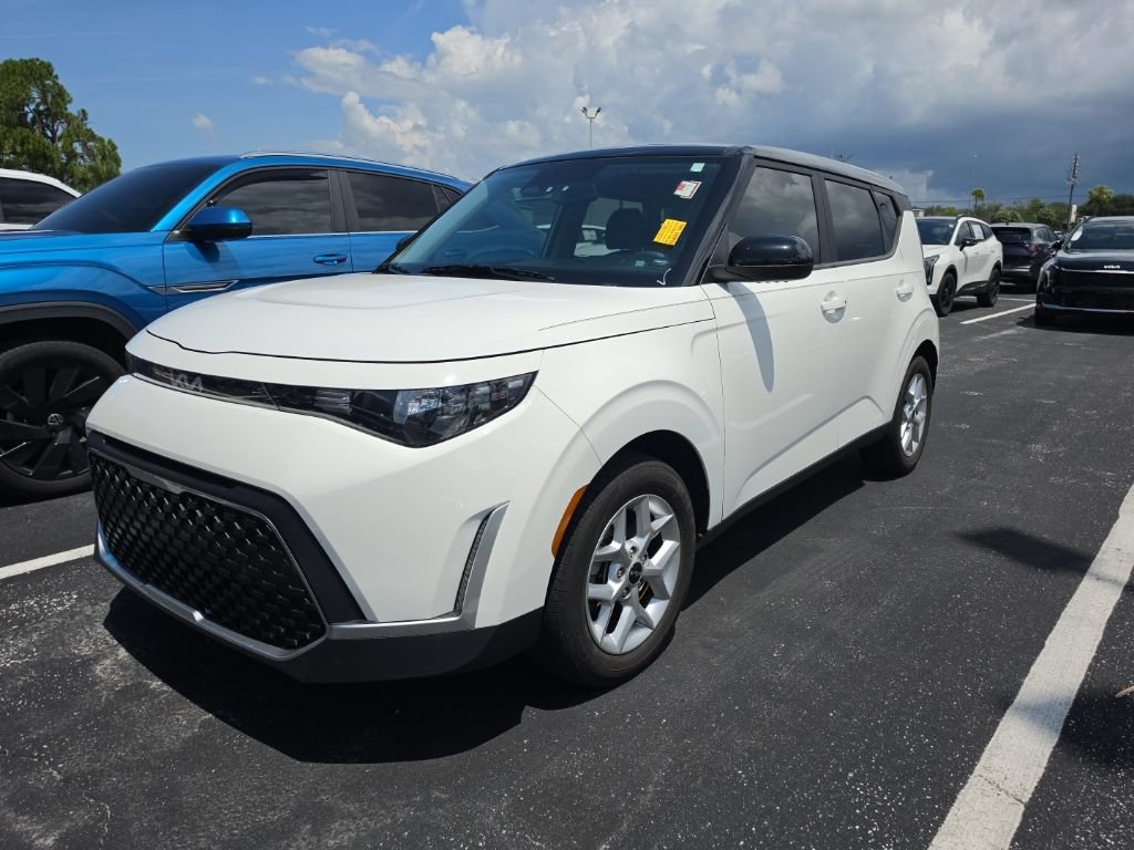 Certified 2024 Kia Soul S FWD image 4