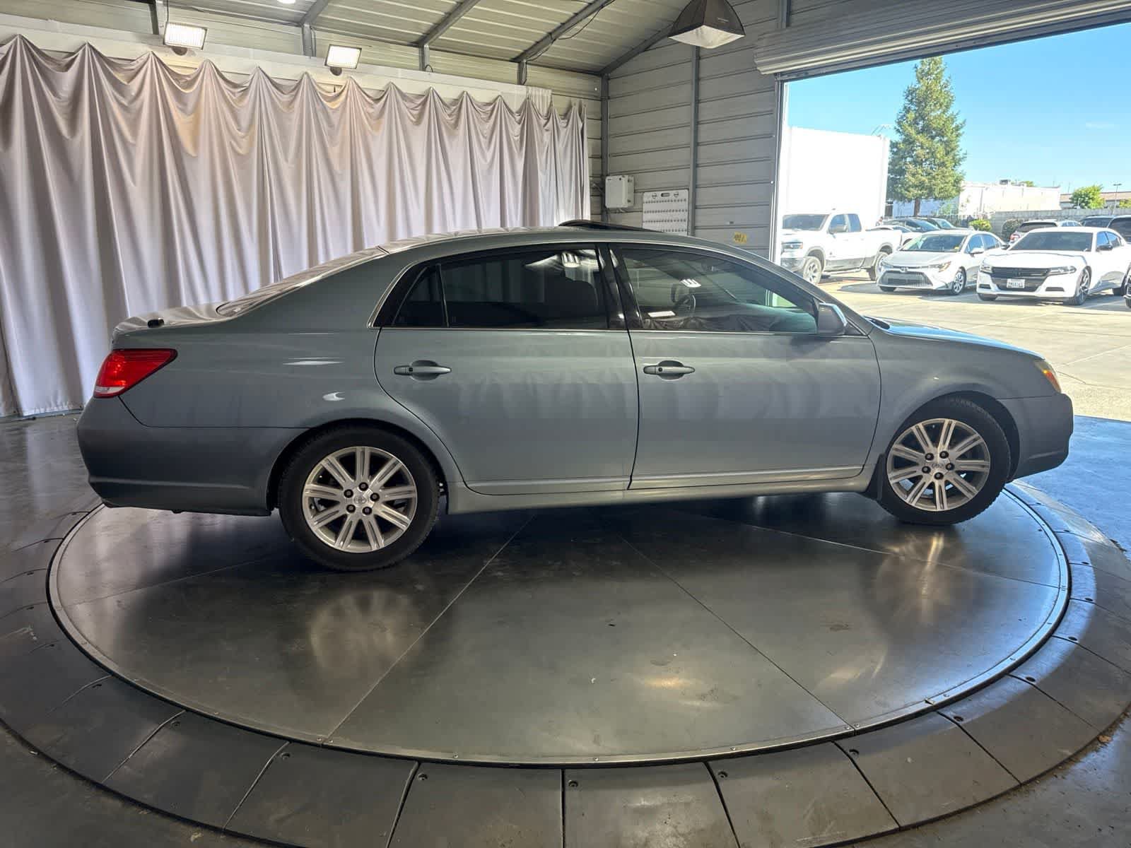 Used 2005 Toyota Avalon Limited FWD image 4