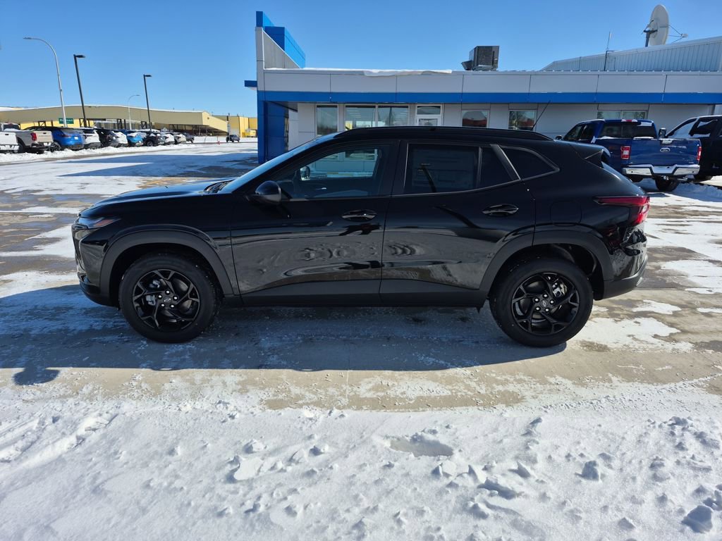 New 2026 Chevrolet Trax LT w/ Midnight Edition image 2