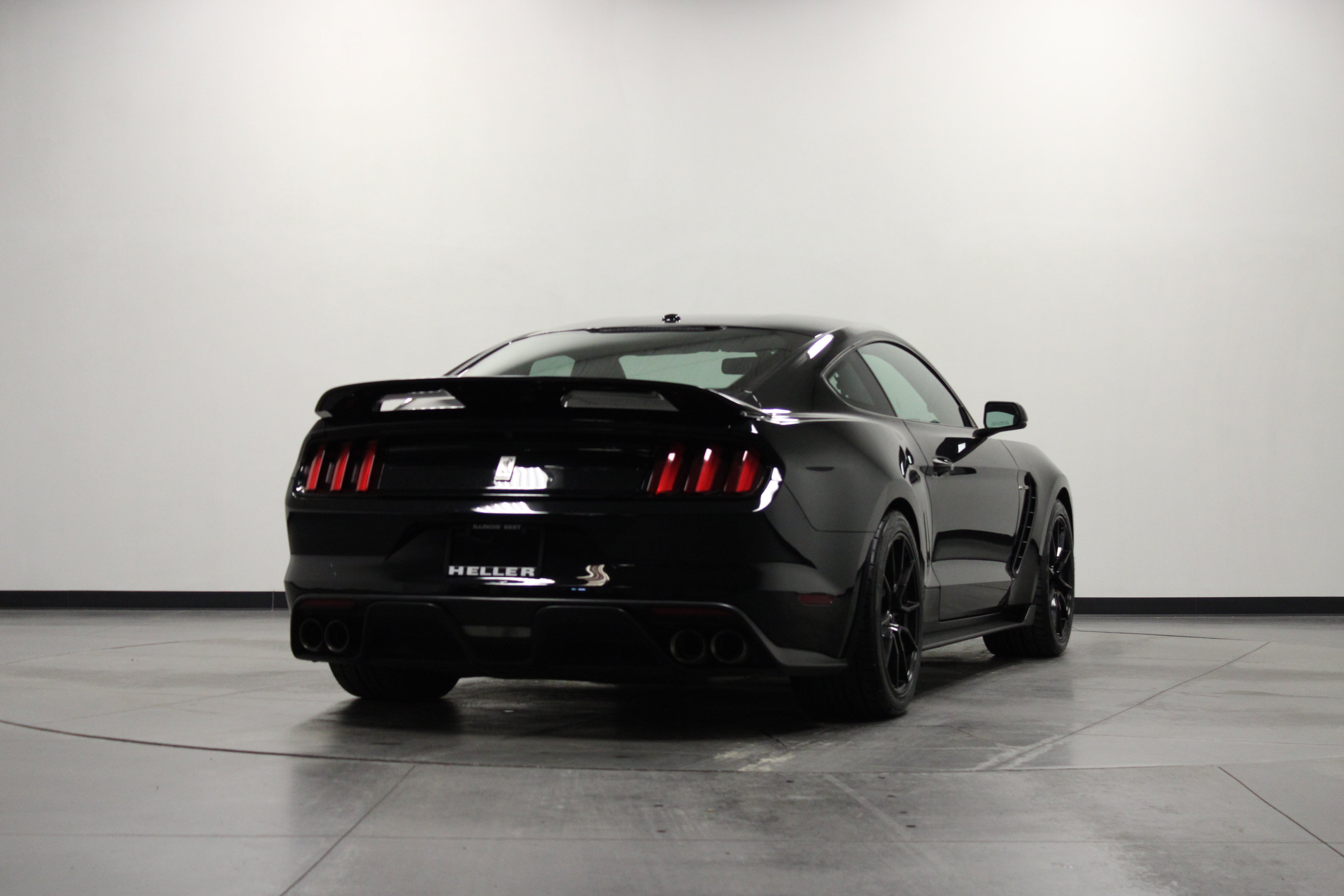 Used 2019 Ford Mustang Shelby GT350 w/ Technology Package RWD image 4