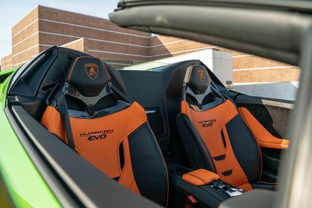 Used 2022 Lamborghini Huracan EVO image 36