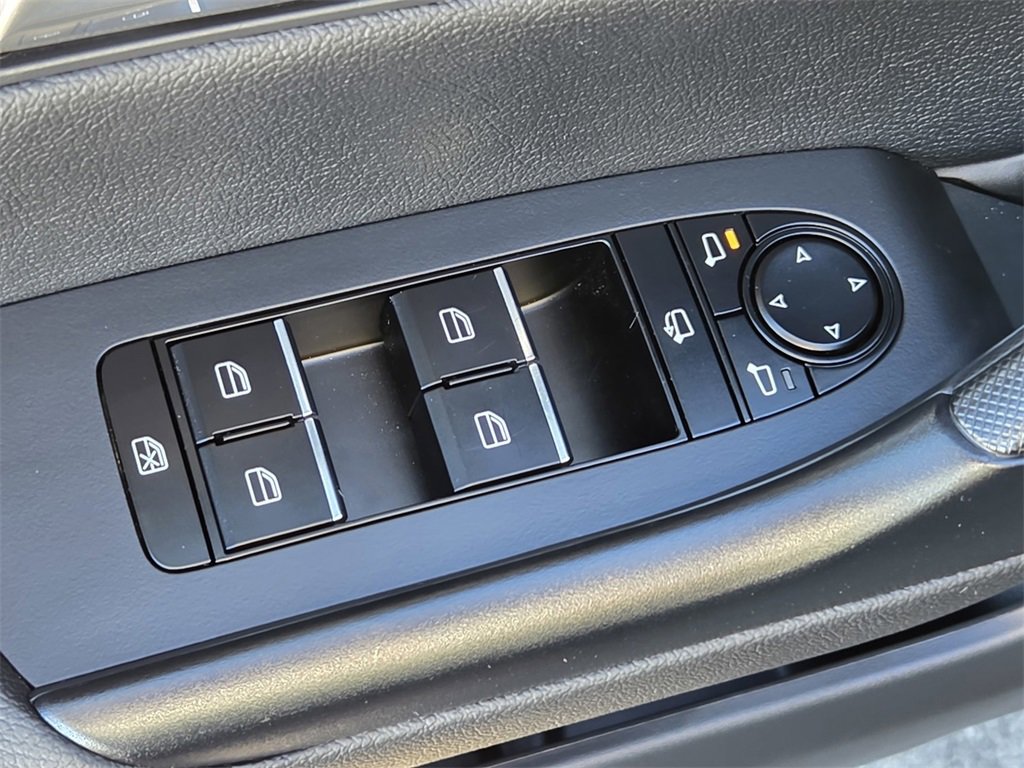 Certified 2025 MAZDA CX-50 2.5 Hybrid w/ Premium Plus Pkg image 17