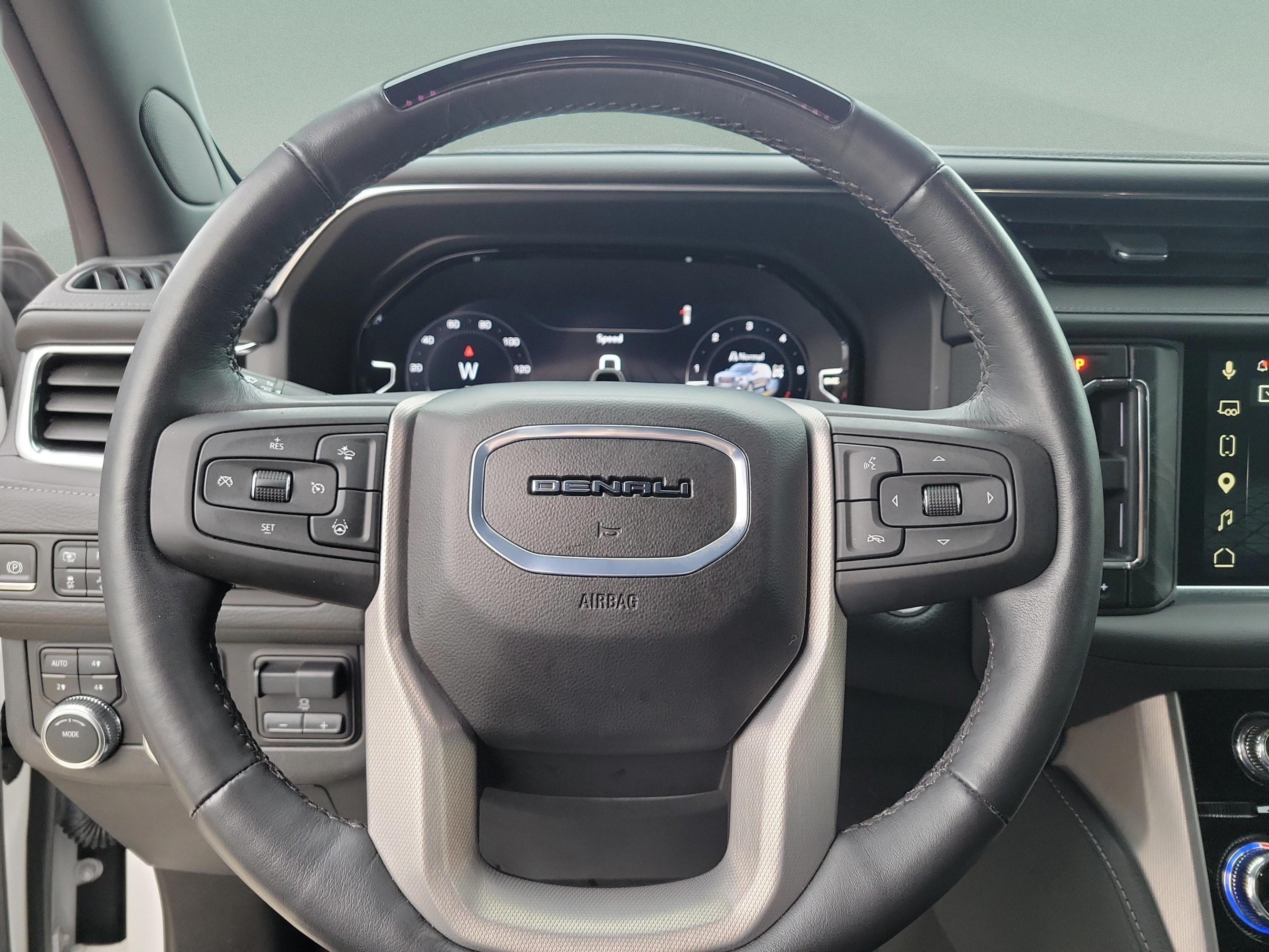Used 2024 GMC Yukon Denali w/ Advanced Technology Package AWD/4WD image 22