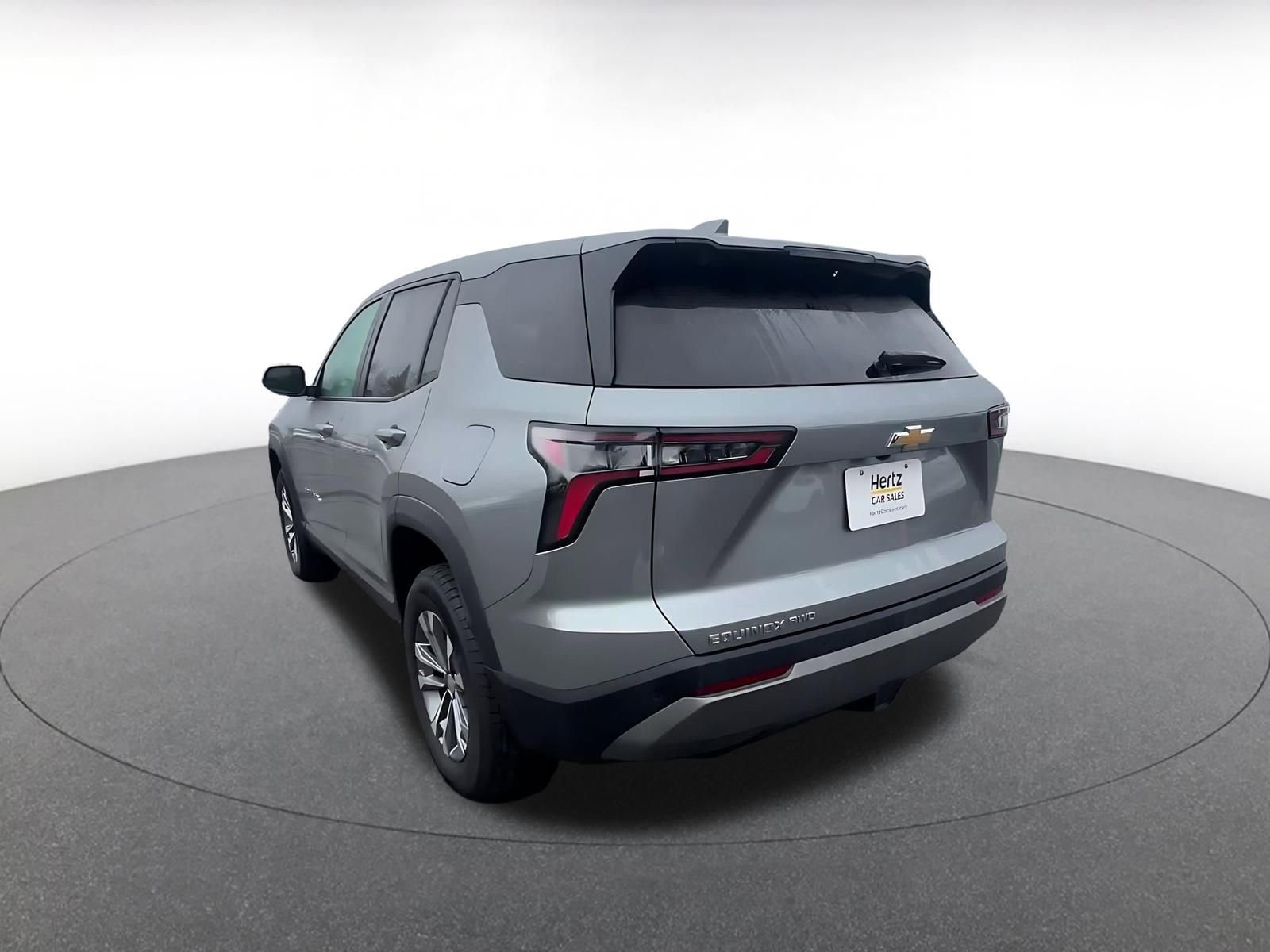 Used 2025 Chevrolet Equinox LT AWD/4WD image 11