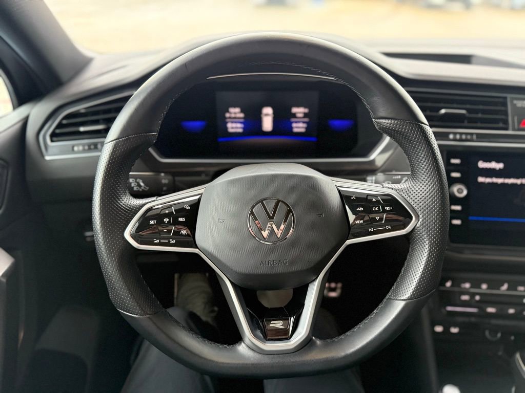 Used 2022 Volkswagen Tiguan SE R-Line image 25