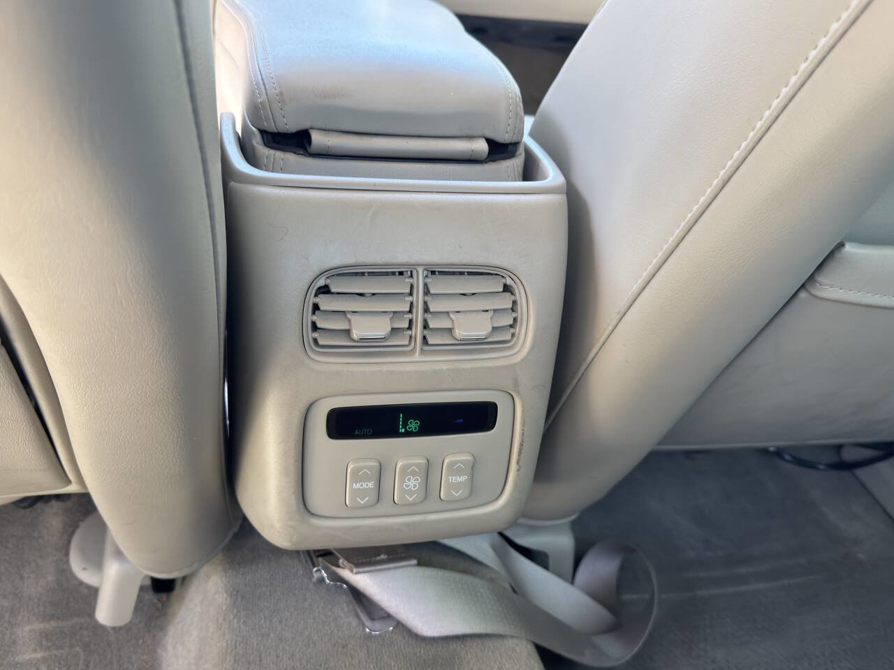 Used 2003 Cadillac De Ville w/ Comfort & Convenience Package FWD image 34
