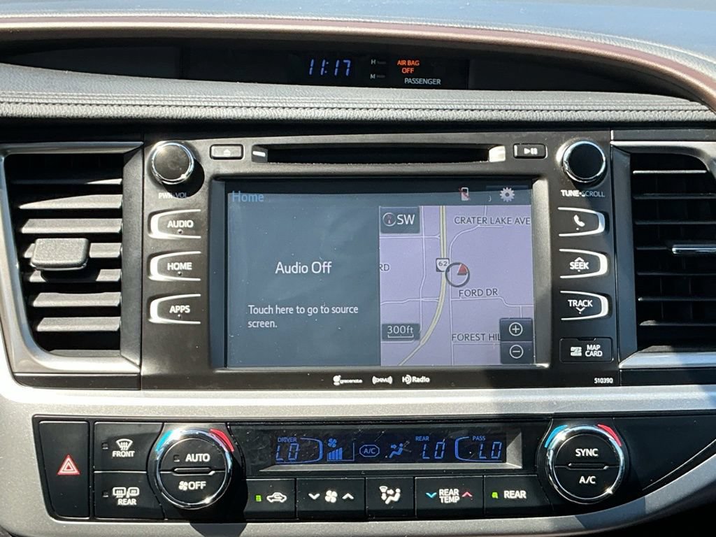 Used 2019 Toyota Highlander XLE AWD/4WD image 32