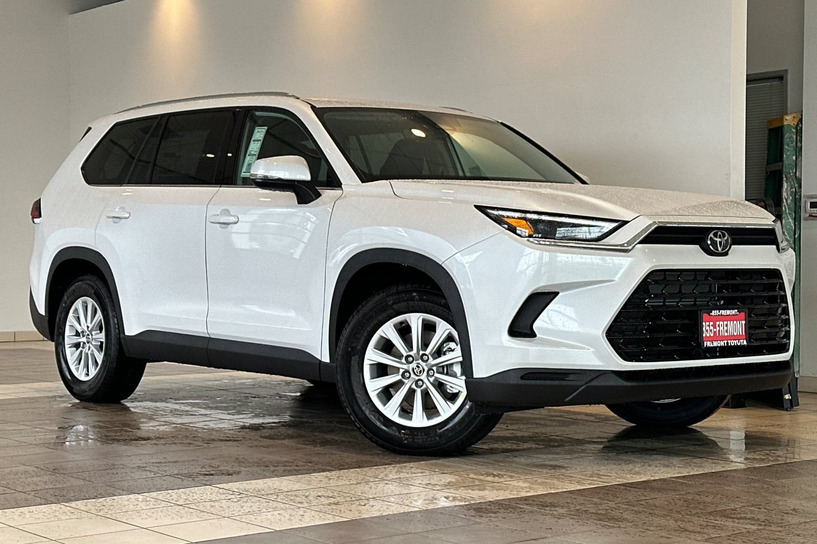 New 2026 Toyota Grand Highlander AWD Hybrid image 2