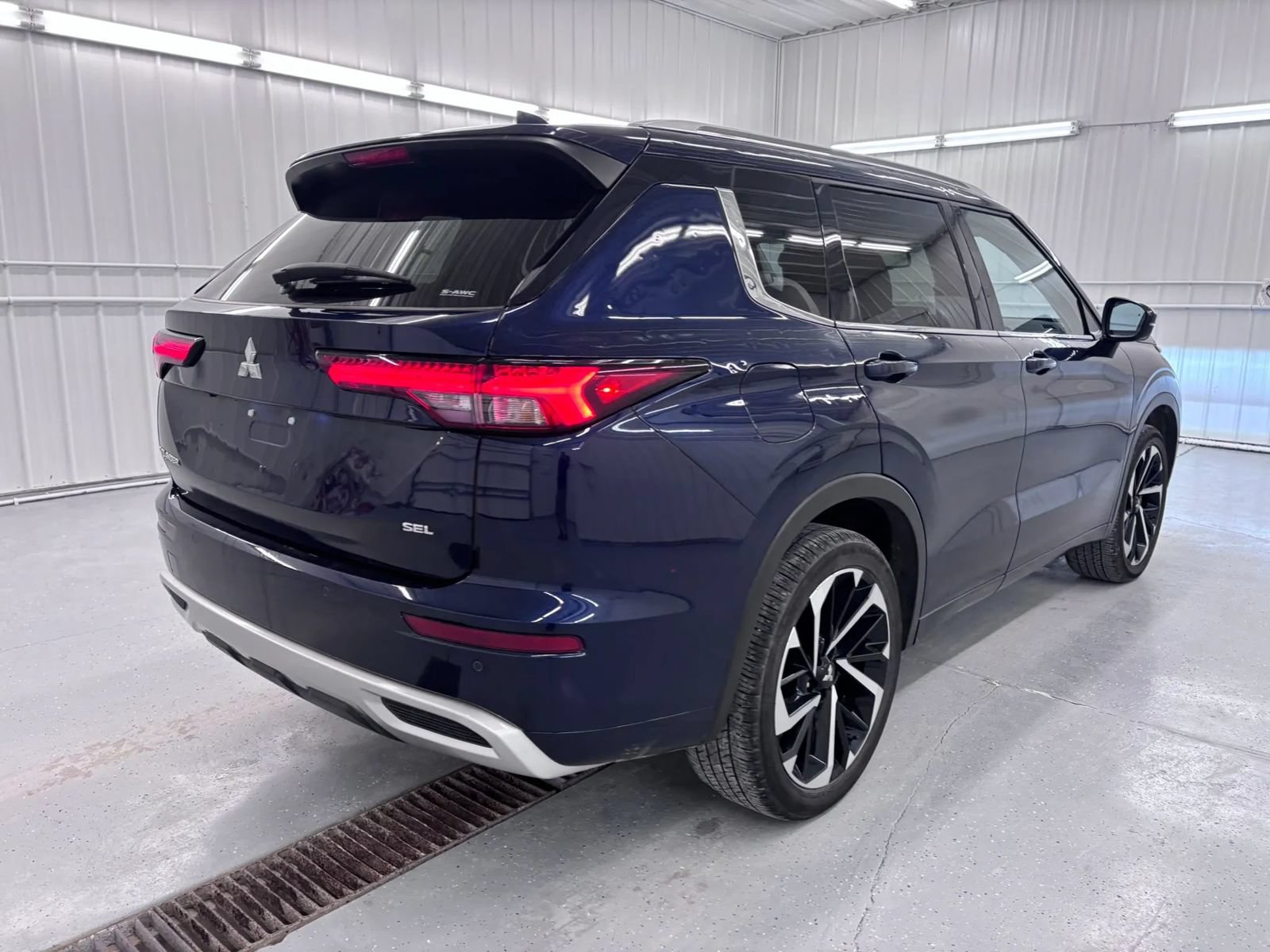 Used 2024 Mitsubishi Outlander SEL AWD/4WD image 5