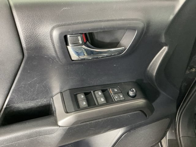 Used 2021 Toyota Tacoma TRD Off-Road AWD/4WD image 12