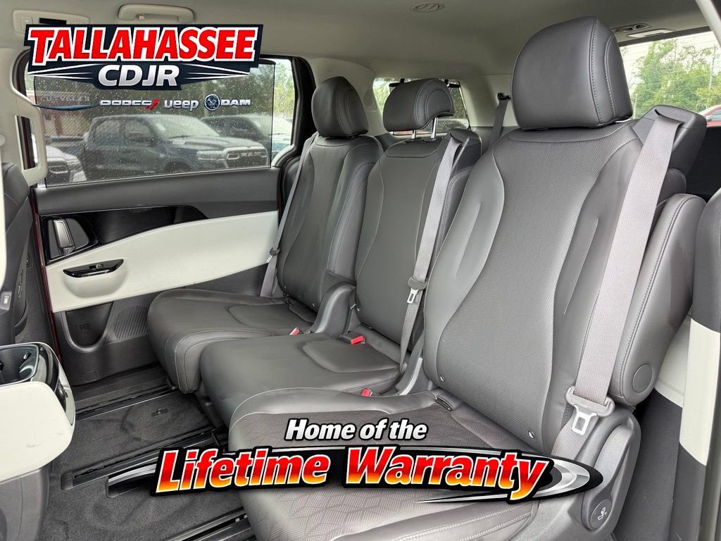 Used 2024 Kia Carnival EX FWD image 26