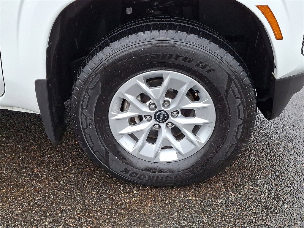 Used 2024 Nissan Frontier SV w/ Technology Package image 9