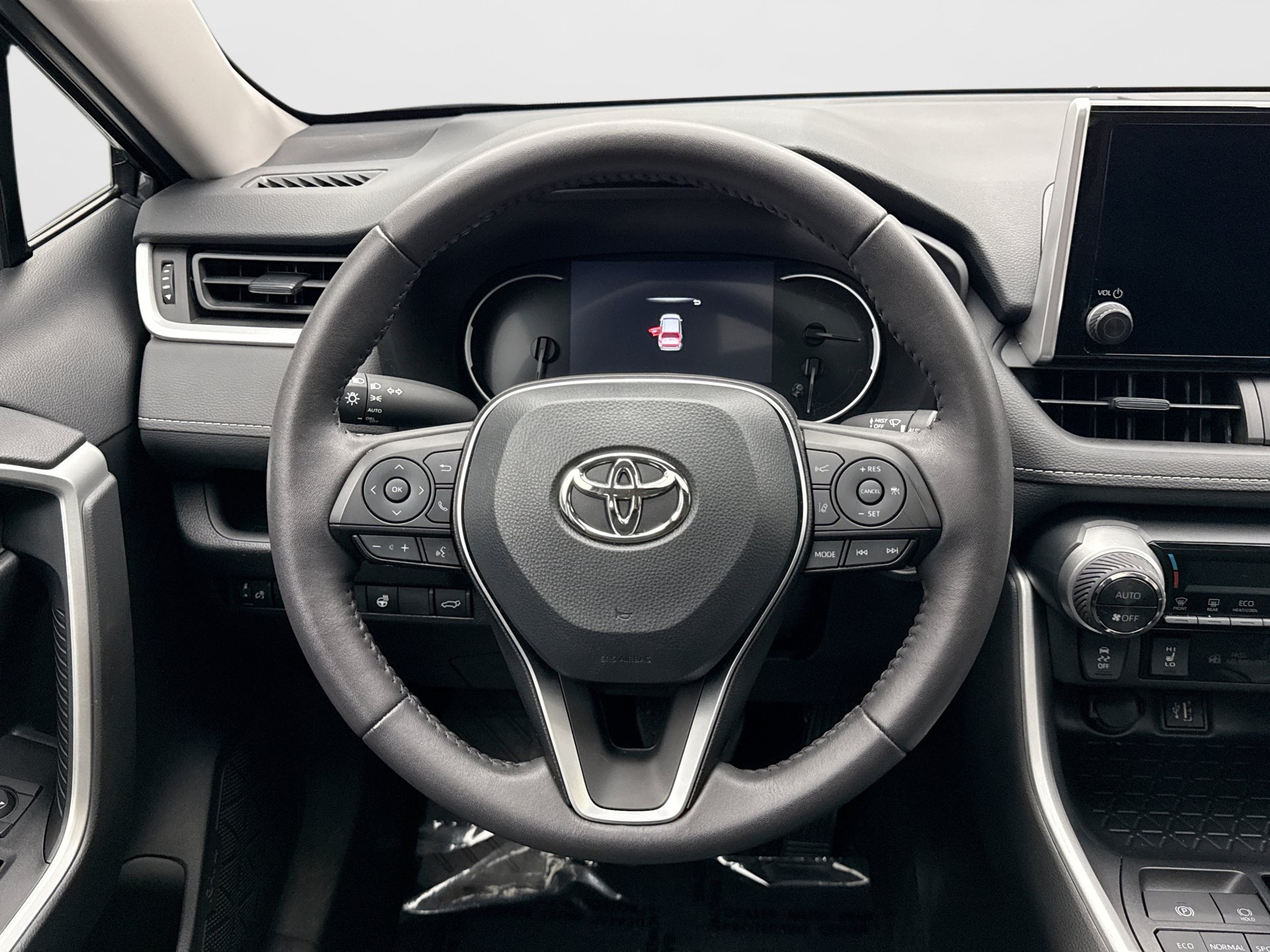 Used 2025 Toyota RAV4 XLE w/ Convenience Package AWD/4WD image 12
