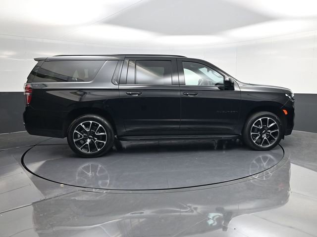 Used 2024 Chevrolet Suburban RST image 2