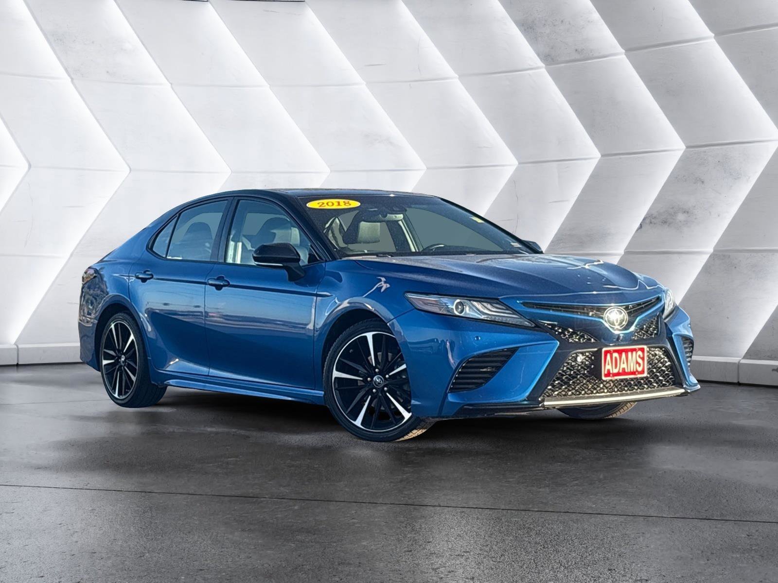 Used 2018 Toyota Camry XSE image 1