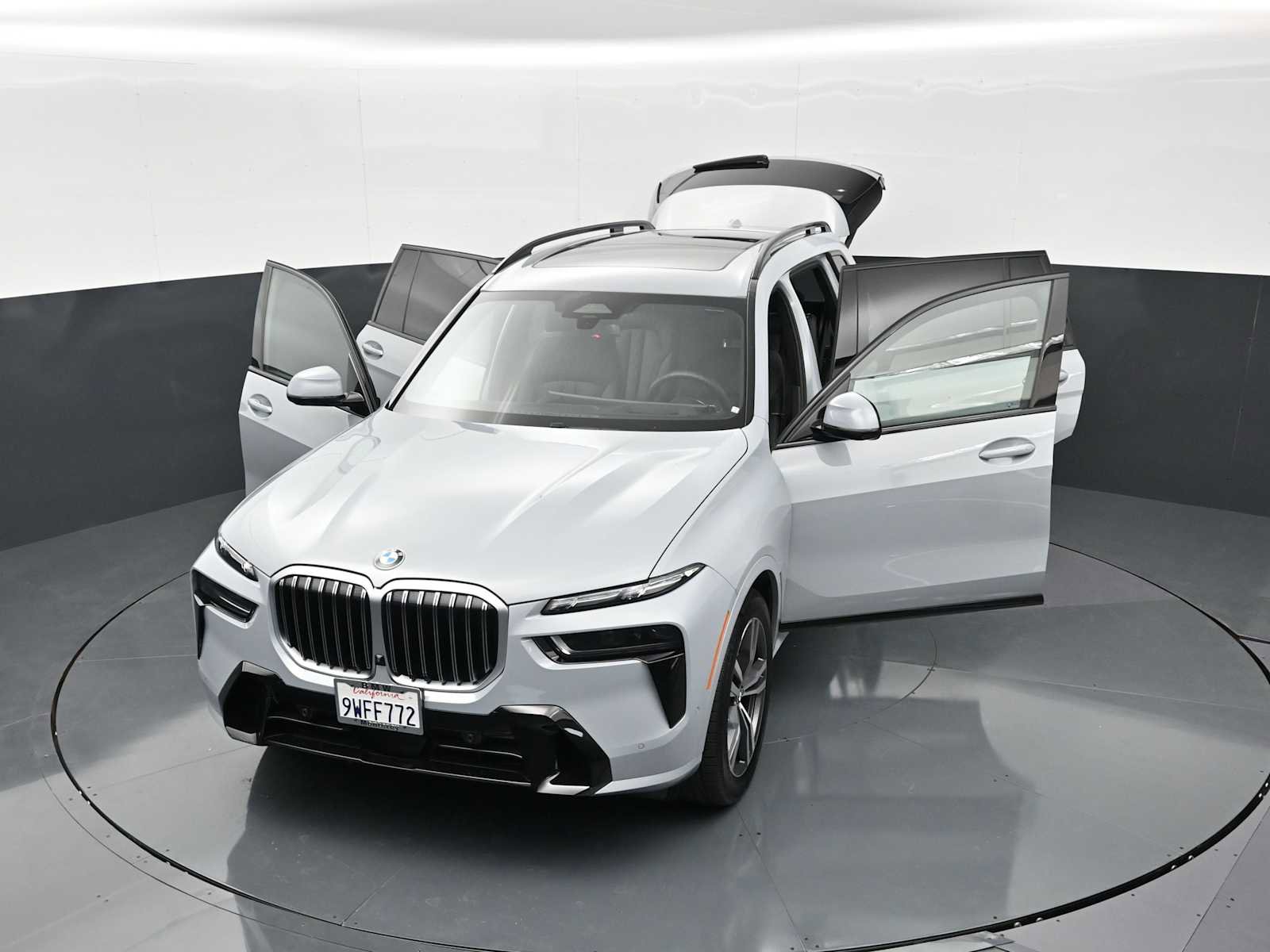 Used 2026 BMW X7 xDrive40i w/ Executive Package image 32