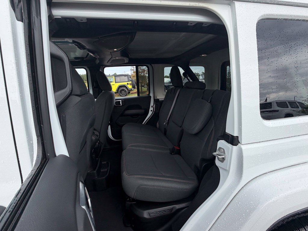 Used 2024 Jeep Wrangler Unlimited Sahara AWD/4WD image 34