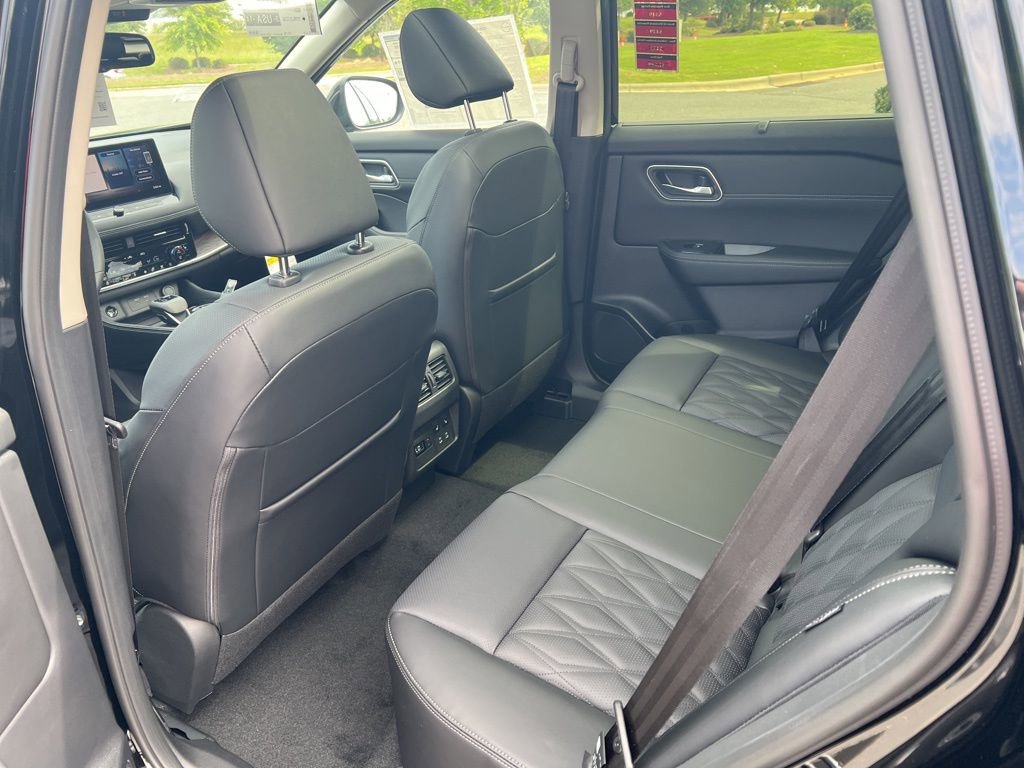 New 2026 Nissan Rogue Platinum image 24