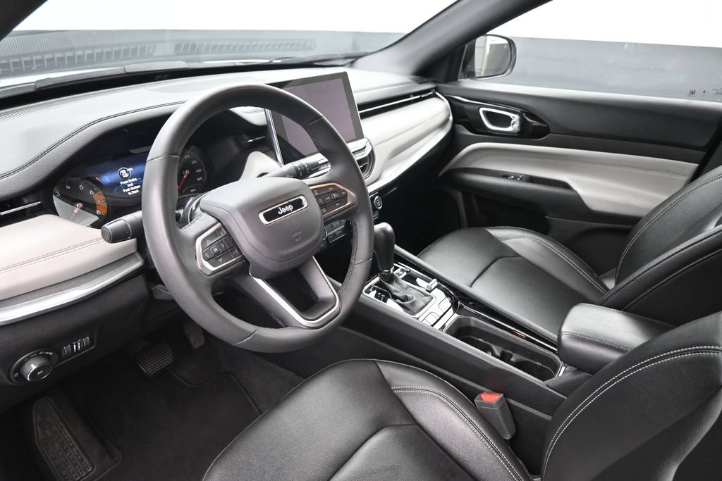 Used 2025 Jeep Compass Limited AWD/4WD image 20