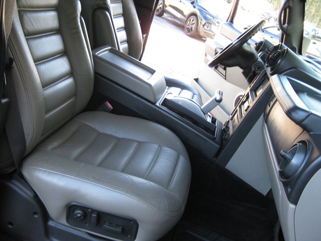 Used 2005 HUMMER H2 w/ Preferred Equipment Group image 38