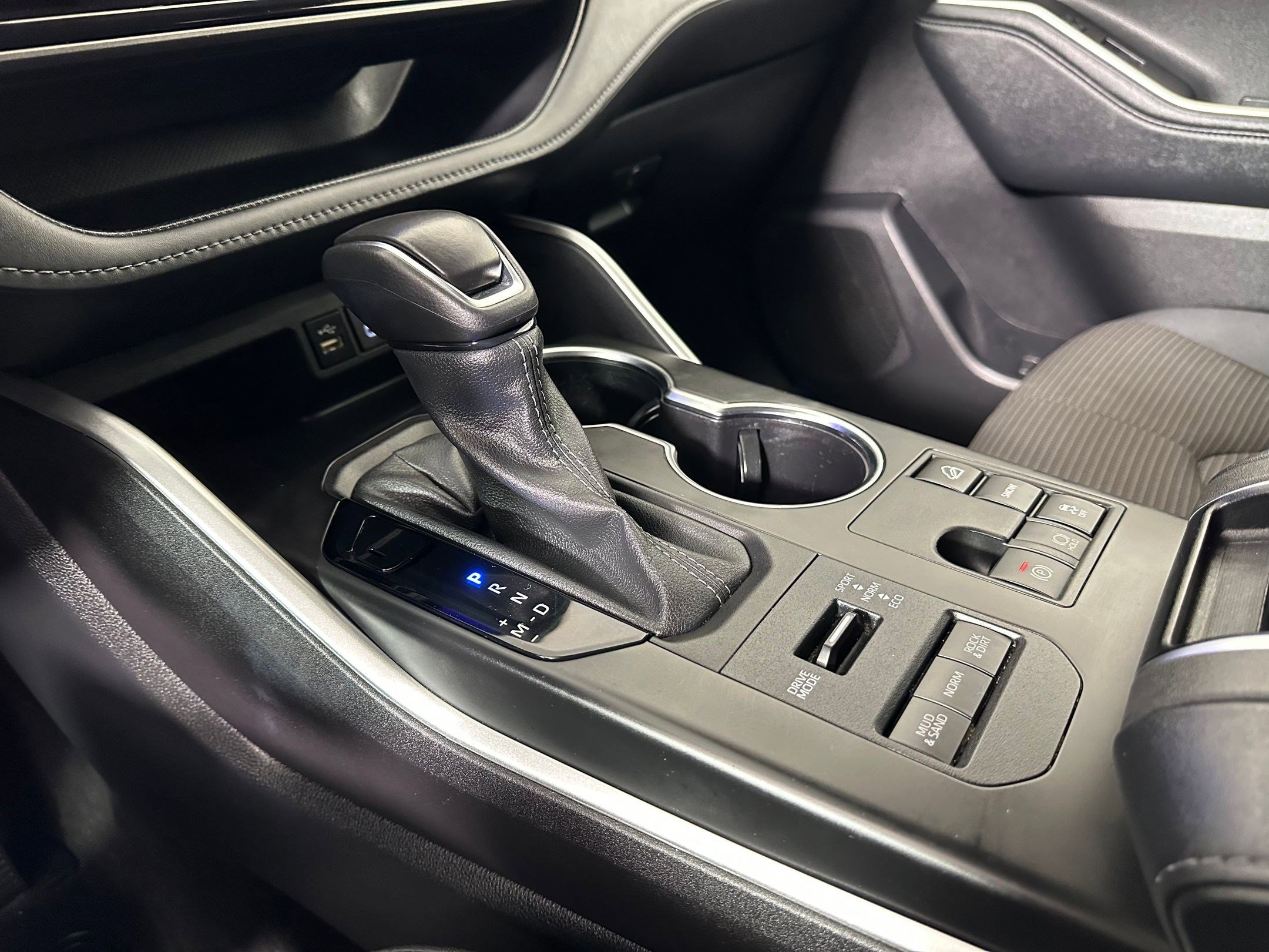 Used 2024 Toyota Highlander LE image 17