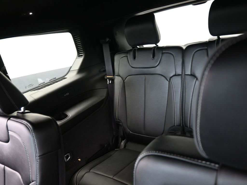 Used 2024 Jeep Grand Cherokee L Overland w/ Luxury Tech Group IV image 39