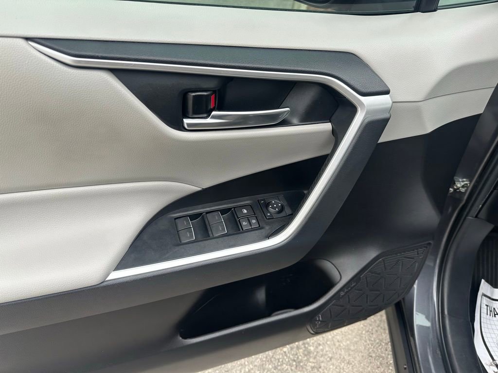 Used 2022 Toyota RAV4 XLE w/ Convenience Package image 23