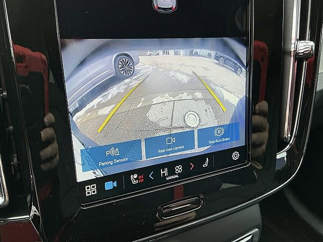 Certified 2025 Volvo XC40 B5 Core image 26