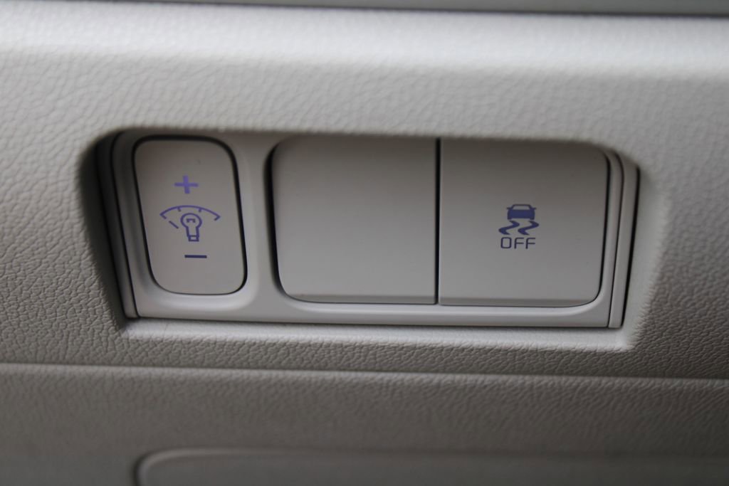 Certified 2025 Kia Sorento S w/ Panoramic Sunroof Package image 25