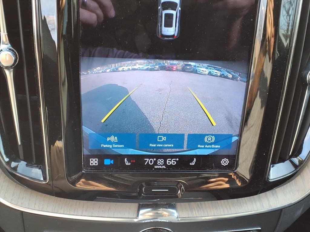 Used 2022 Volvo XC60 B5 Inscription w/ Protection Package Premier image 20