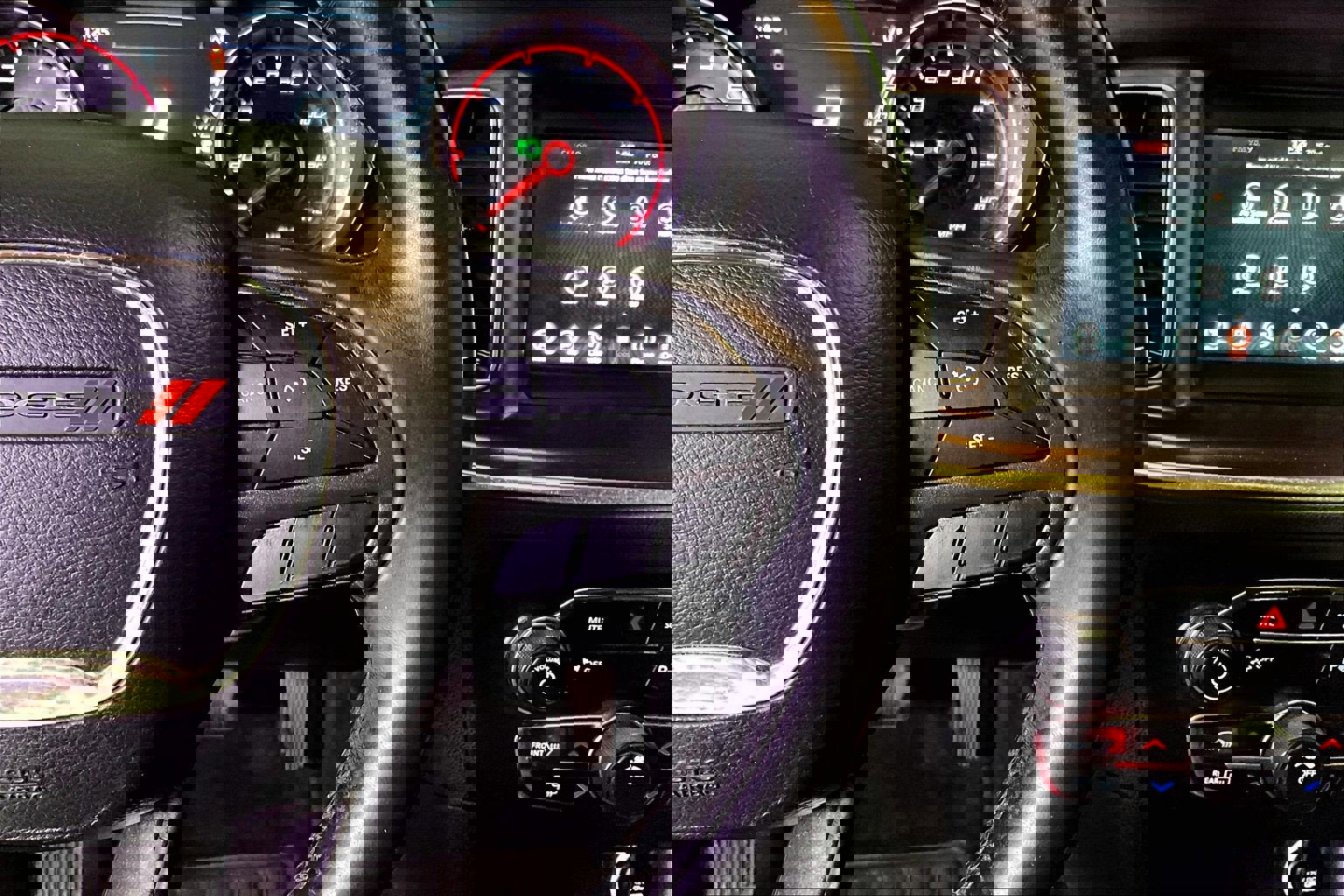 Used 2018 Dodge Charger SXT RWD image 12