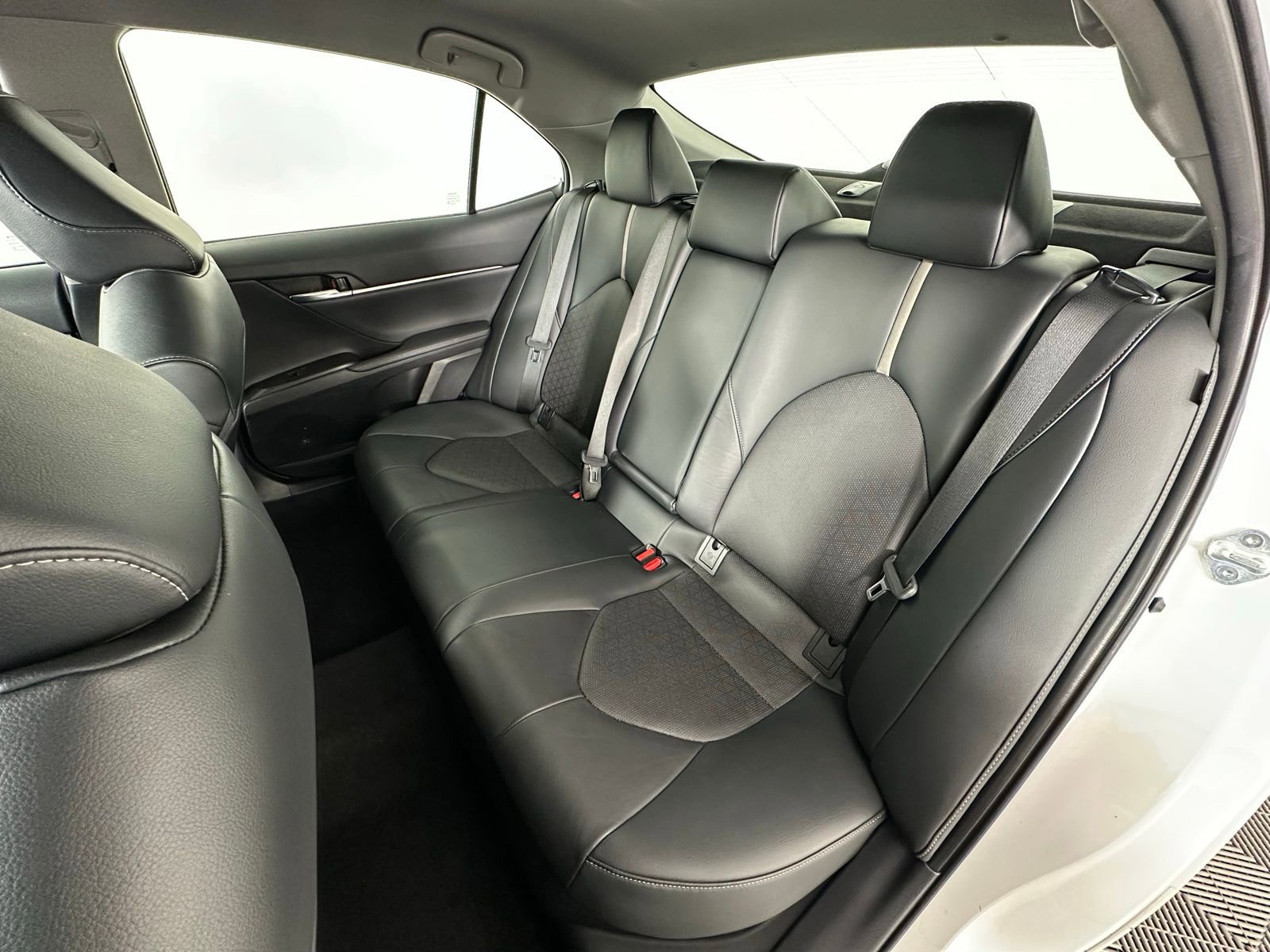 Used 2022 Toyota Camry XSE image 29