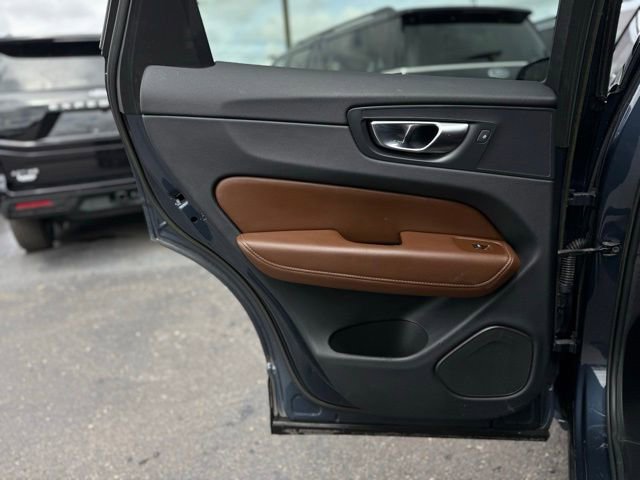 Used 2023 Volvo XC60 B5 Plus AWD/4WD image 17
