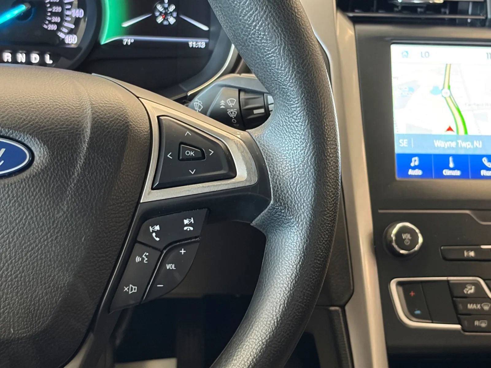 Used 2020 Ford Fusion SE FWD image 29