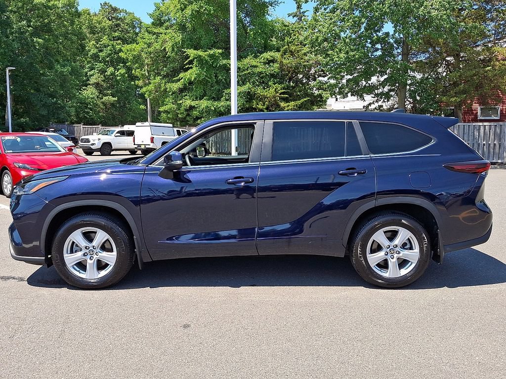 Used 2025 Toyota Highlander LE AWD/4WD image 8