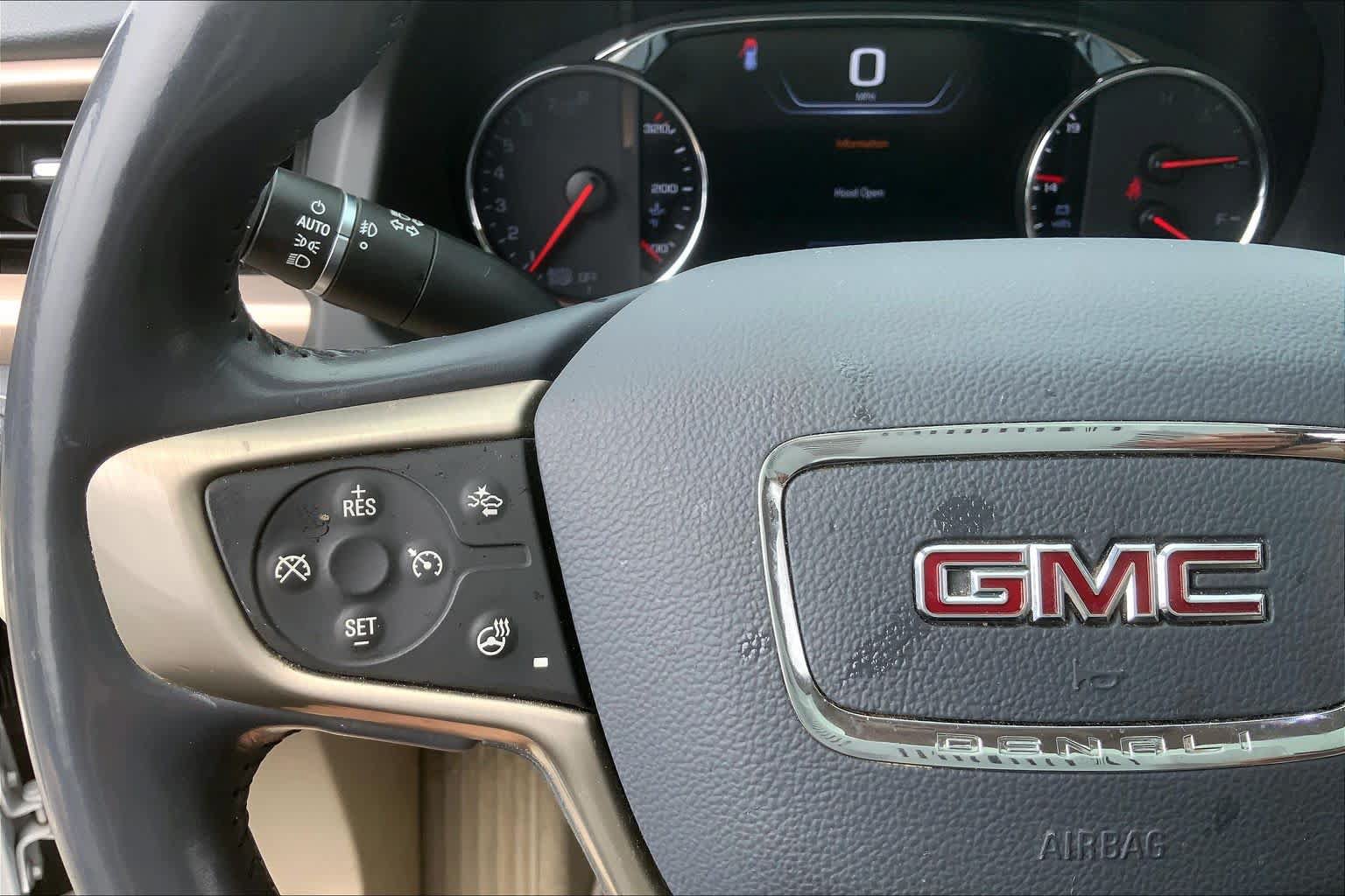 Used 2021 GMC Acadia Denali w/ Denali Ultimate Package AWD/4WD image 24