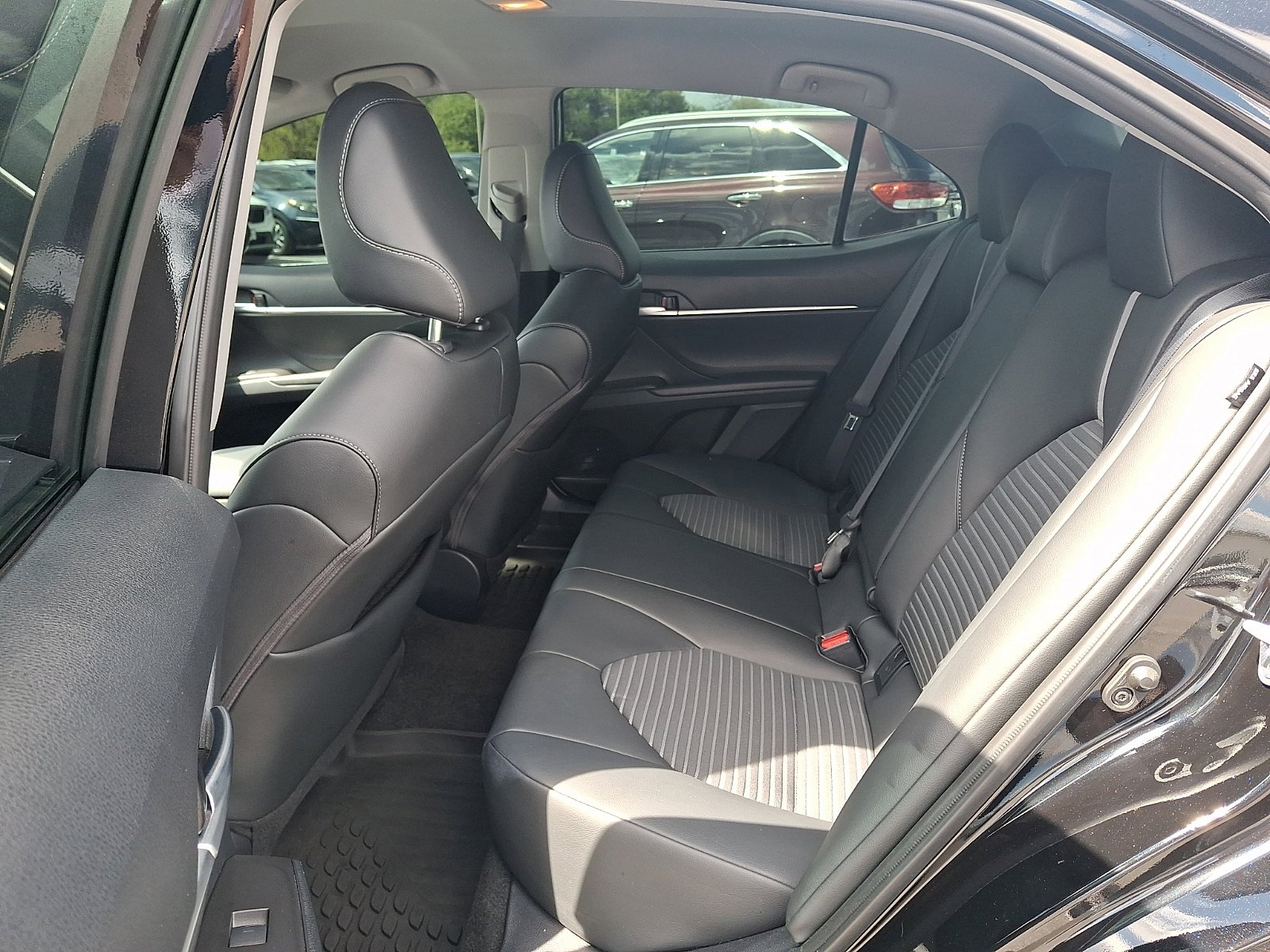 Used 2023 Toyota Camry SE FWD image 10