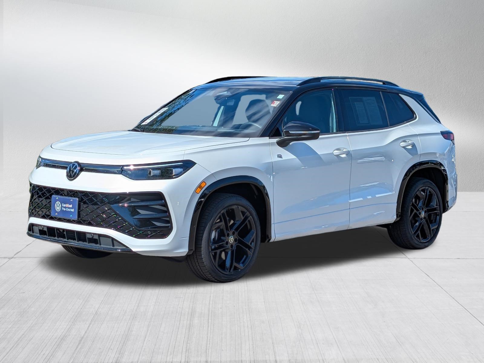 Certified 2026 Volkswagen Tiguan SE R-Line AWD/4WD image 3