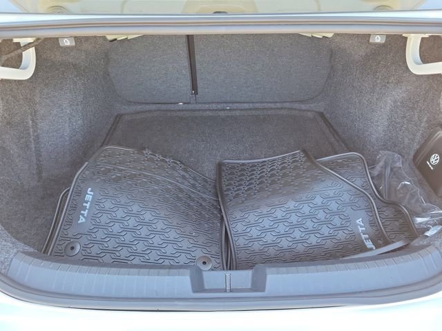 Certified 2023 Volkswagen Jetta SEL image 8