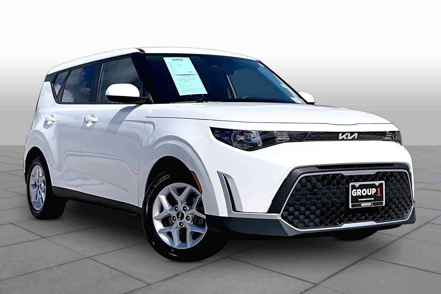 Used 2023 Kia Soul LX w/ Option Group 015 FWD image 3