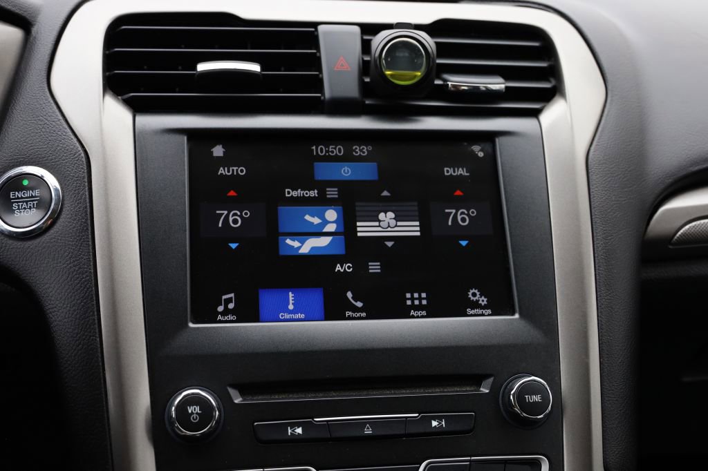 Used 2017 Ford Fusion SE w/ Fusion SE Technology Package image 35